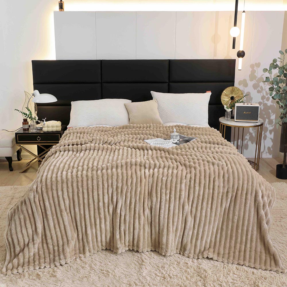 Patura Cocolino cu Dungi ,Pat 2 Persoane, 200x230 cm - Bej 1 Patura Cocolino cu Dungi ,Pat 2 Persoane, 200x230 cm - Bej