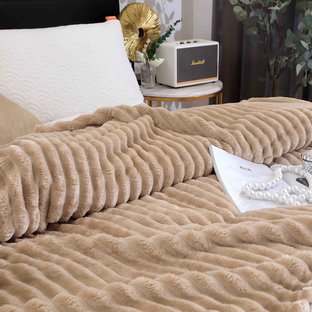 Patura Cocolino cu Dungi ,Pat 2 Persoane, 200x230 cm - Bej 3 Patura Cocolino cu Dungi ,Pat 2 Persoane, 200x230 cm - Bej - imagine 3