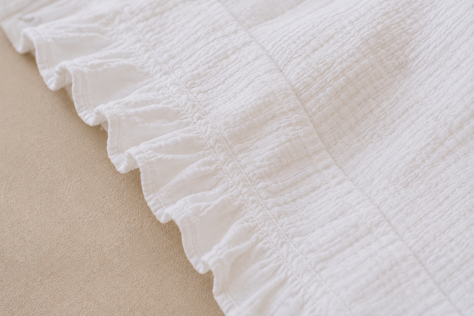 Păturică Alba Premium din Muselină 4 Straturi cu Volan – 100×100 cm 7 Păturică Alba Premium din Muselină 4 Straturi cu Volan – 100×100 cm - imagine 7