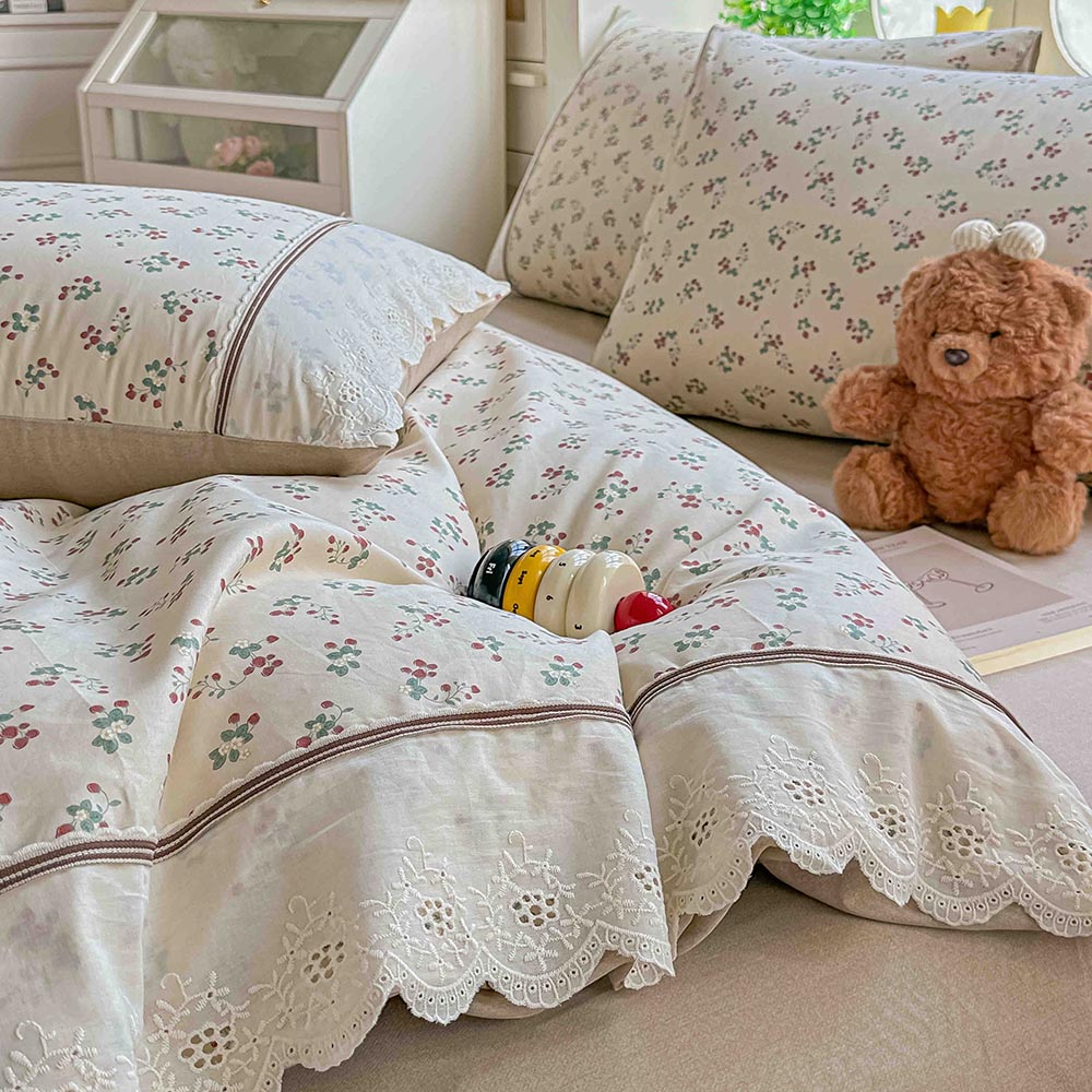 Lenjerie pat dublu - bumbac 100 % , 4 piese, Cearceaf cu elastic , Crem cu Imprimeu Floral si Dantela 3 Lenjerie pat dublu - bumbac 100 % , 4 piese, Cearceaf cu elastic , Crem cu Imprimeu Floral si Dantela - imagine 3