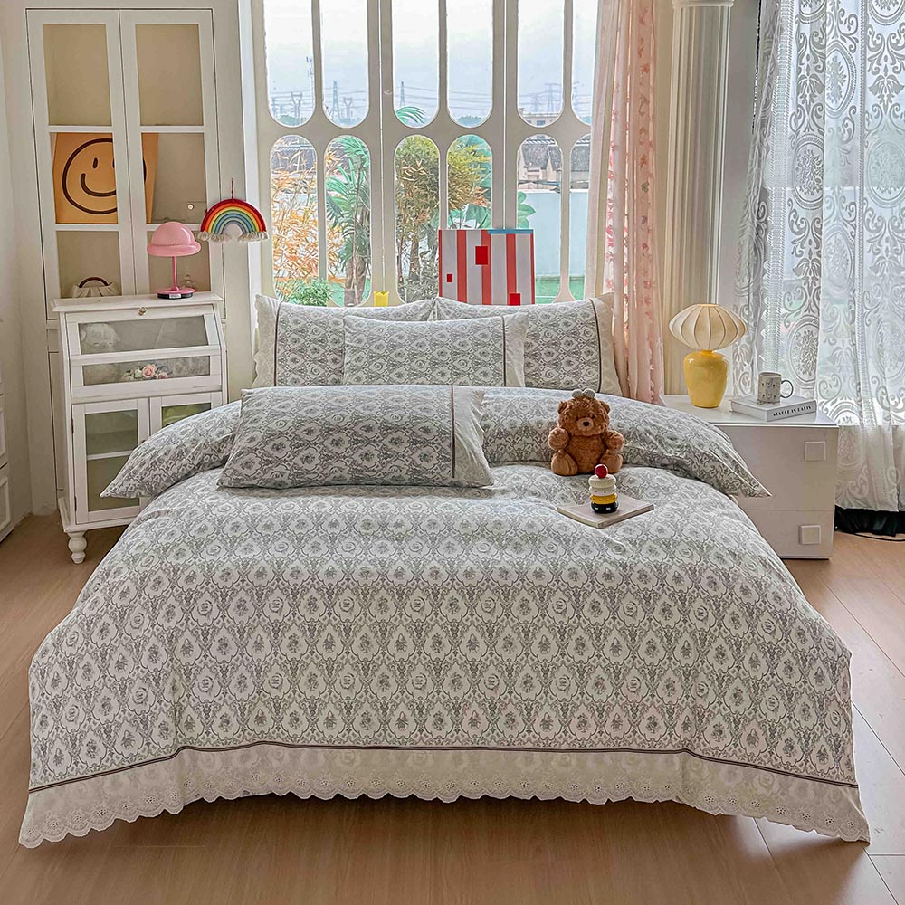 Lenjerie pat dublu - bumbac 100 % , 4 piese, Cearceaf cu elastic , Gri cu Imprimeu Floral si Dantela 1 Lenjerie pat dublu - bumbac 100 % , 4 piese, Cearceaf cu elastic , Gri cu Imprimeu Floral si Dantela