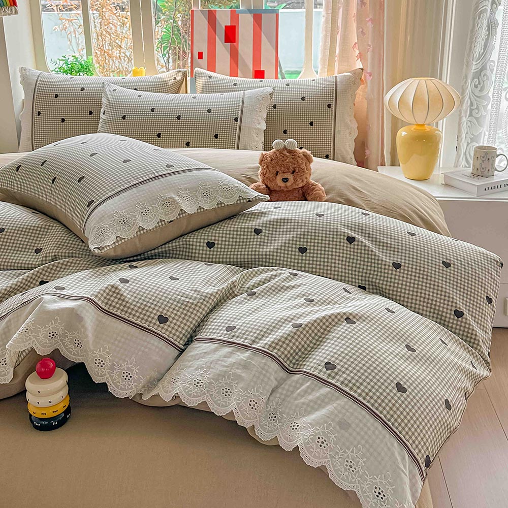 Lenjerie pat dublu - bumbac 100 % , 4 piese, Cearceaf cu elastic , Bej cu Inimioare si Dantela 2 Lenjerie pat dublu - bumbac 100 % , 4 piese, Cearceaf cu elastic , Bej cu Inimioare si Dantela - imagine 2