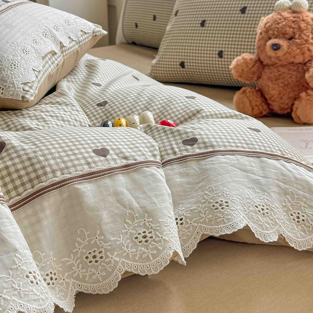 Lenjerie pat dublu - bumbac 100 % , 4 piese, Cearceaf cu elastic , Bej cu Inimioare si Dantela 4 Lenjerie pat dublu - bumbac 100 % , 4 piese, Cearceaf cu elastic , Bej cu Inimioare si Dantela - imagine 4