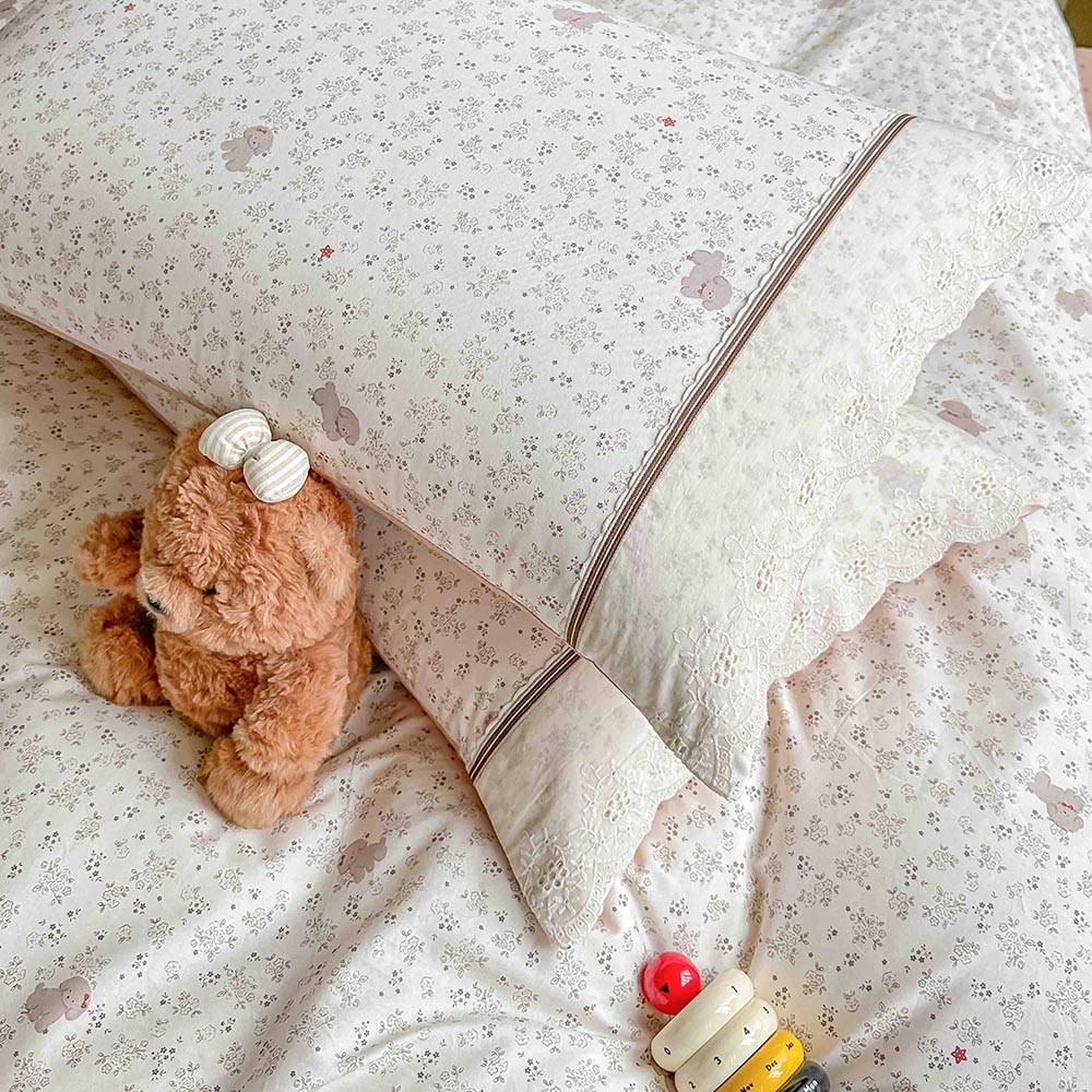 Lenjerie pat dublu - bumbac 100 % , 4 piese, Cearceaf cu elastic , Alb-Roz cu Florala cu Catelusi si Dantela 3 Lenjerie pat dublu - bumbac 100 % , 4 piese, Cearceaf cu elastic , Alb-Roz cu Florala cu Catelusi si Dantela - imagine 3
