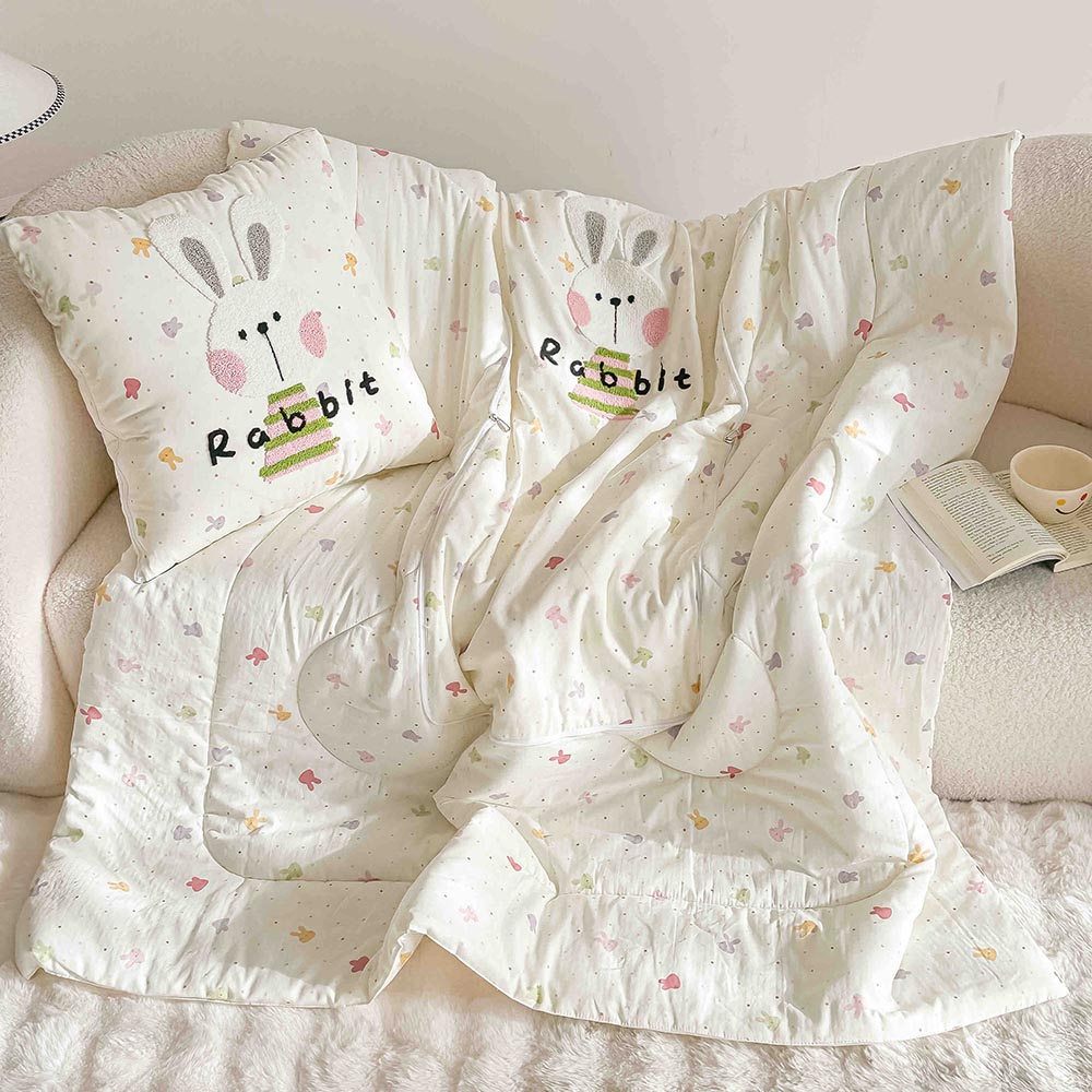 Pilotă pentru copii 2 în 1, 100% Bumbac, Transformabilă în Pernă – 150 x 200 cm, Crem Multicolor, Model Iepuraș 2 Pilotă pentru copii 2 în 1, 100% Bumbac, Transformabilă în Pernă – 150 x 200 cm, Crem Multicolor, Model Iepuraș - imagine 2