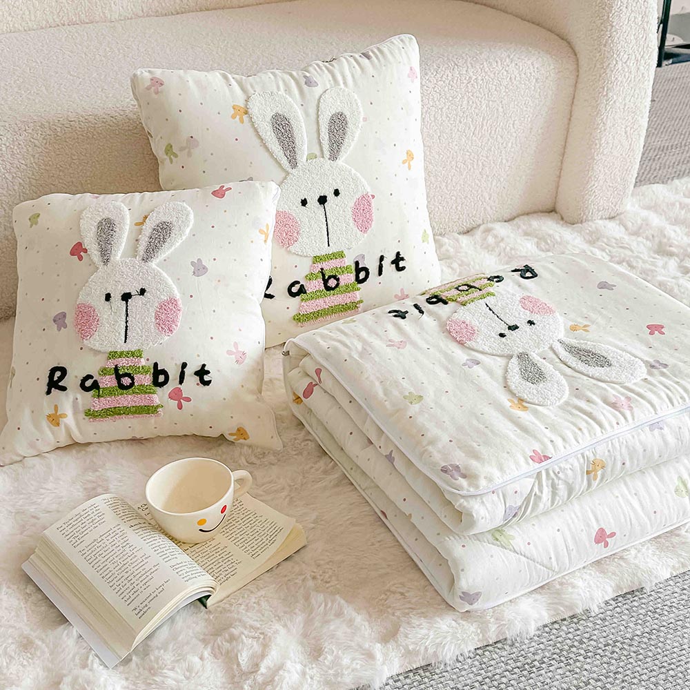 Pilotă pentru copii 2 în 1, 100% Bumbac, Transformabilă în Pernă – 150 x 200 cm, Crem Multicolor, Model Iepuraș 4 Pilotă pentru copii 2 în 1, 100% Bumbac, Transformabilă în Pernă – 150 x 200 cm, Crem Multicolor, Model Iepuraș - imagine 4