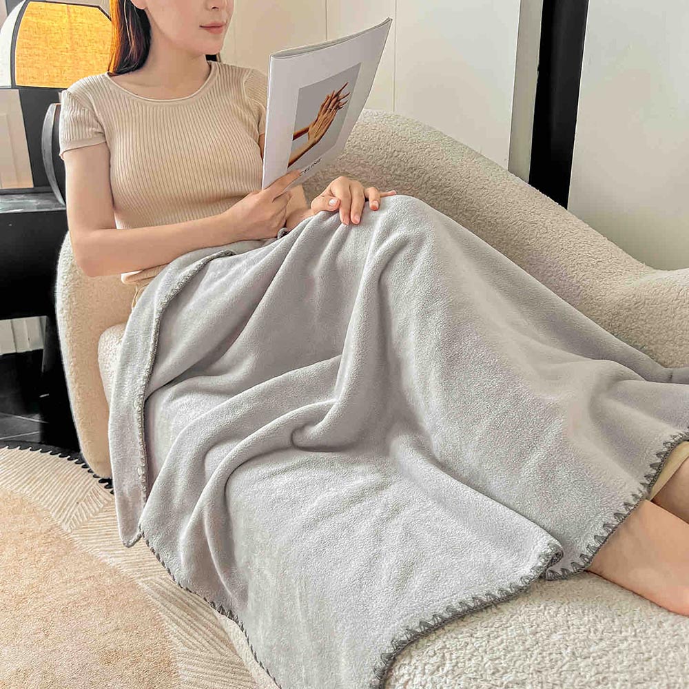 Pătură Tip Șal Premium Cu Capsa din Cașmir Artificial 100x140 cm - Gri Deschis 4 Pătură Tip Șal Premium Cu Capsa din Cașmir Artificial 100x140 cm - Gri Deschis - imagine 4