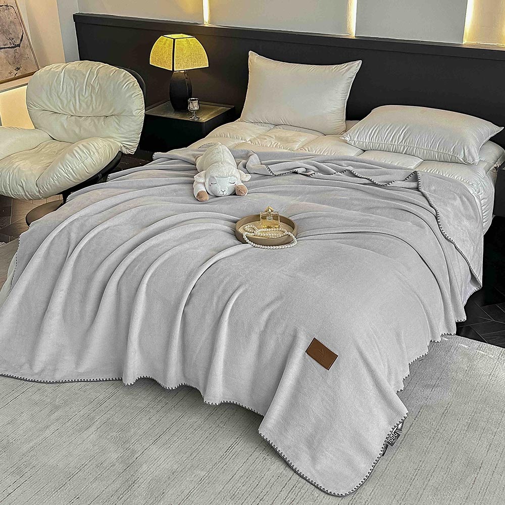 Pătură Jojo Home din Cașmir Artificial 200x230 cm, Gri Deschis 1 Pătură Jojo Home din Cașmir Artificial 200x230 cm, Gri Deschis